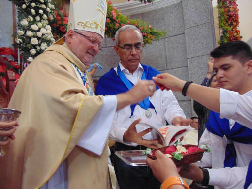 Nuncio Papal Giordano y el Licenciado Nilson Guerra en el acto del bautizo del Libro