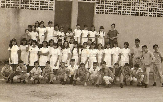 Promoción de  sexto grado en el  Grupo Escolar  "Claudio Vivas" en 1968